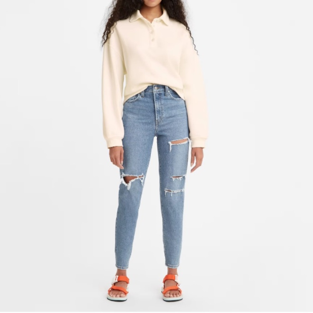 Levi's High Rise Distressed Light Blue Jeans